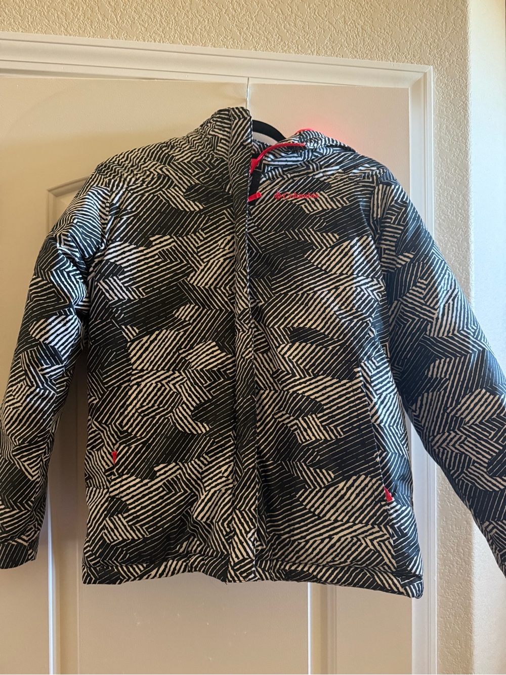 Black & White Patterned Kids' Insulated Jacket